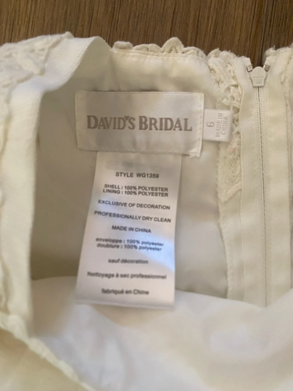David’s Bridal || Short Sleeved Empire Tulle Sheath Flower Girl Dress - Picture 6 of 8